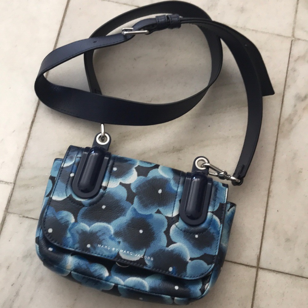 MARC JACOBS CROSSBODY PURSE